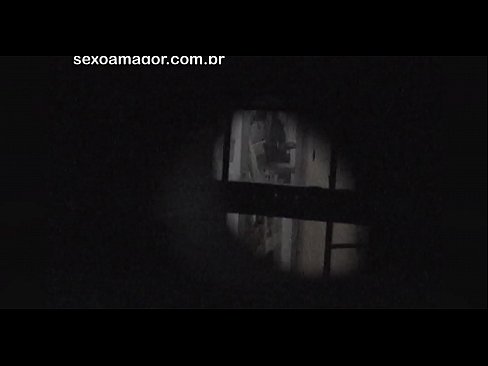 ❤️ Blondie estas sekrete filmita fare de najbara voyeur kaŝita malantaŭ kavaj brikoj ❤️❌ Kvalita porno ĉe ni ❌