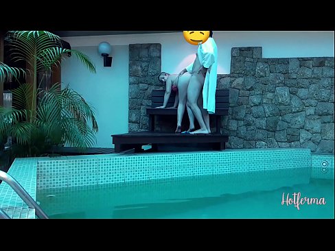 ❤️ Estro invitas servistinon al la naĝejo, sed ne povis rezisti varmegon ❤️❌ Kvalita porno ĉe ni ❌
