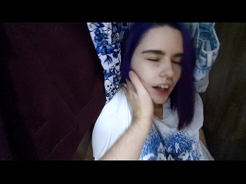 ❤️ Trovis mian fratinon en la ŝranko kaj helpis ŝin kumi ❤️❌ Kvalita porno ĉe ni ❌